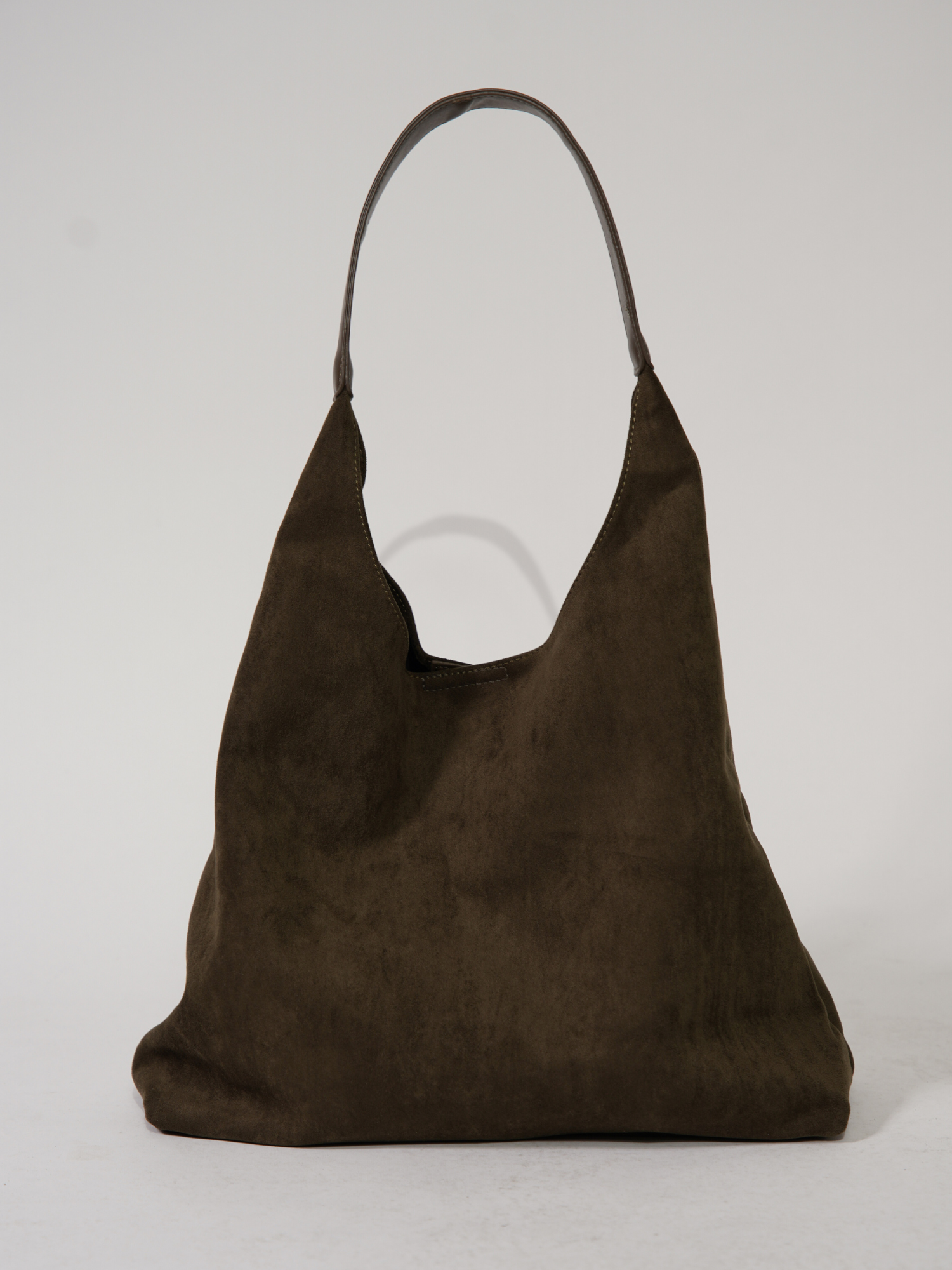 Timeless Leather Tote for Everyday Essentials