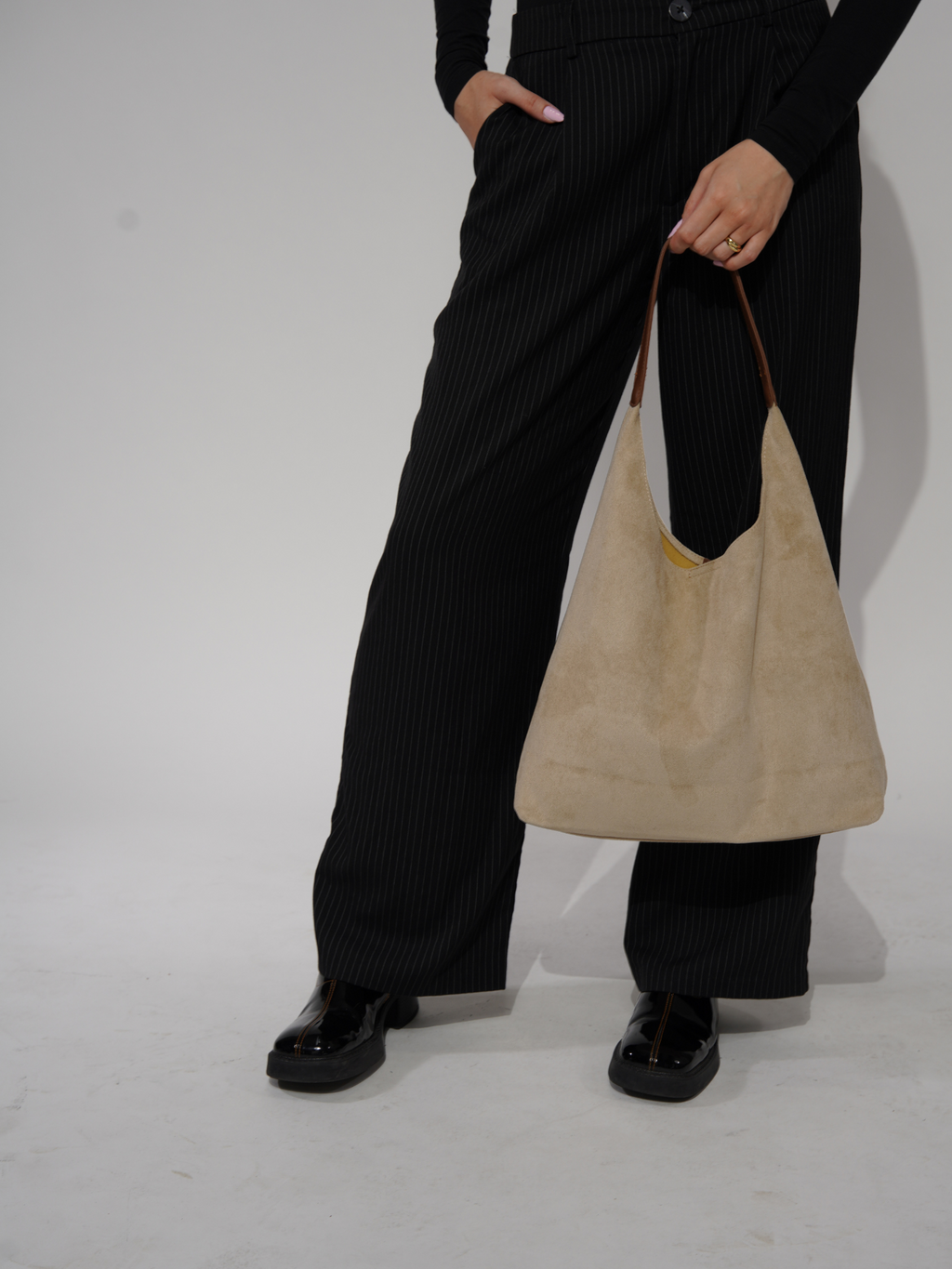 Timeless Leather Tote for Everyday Essentials