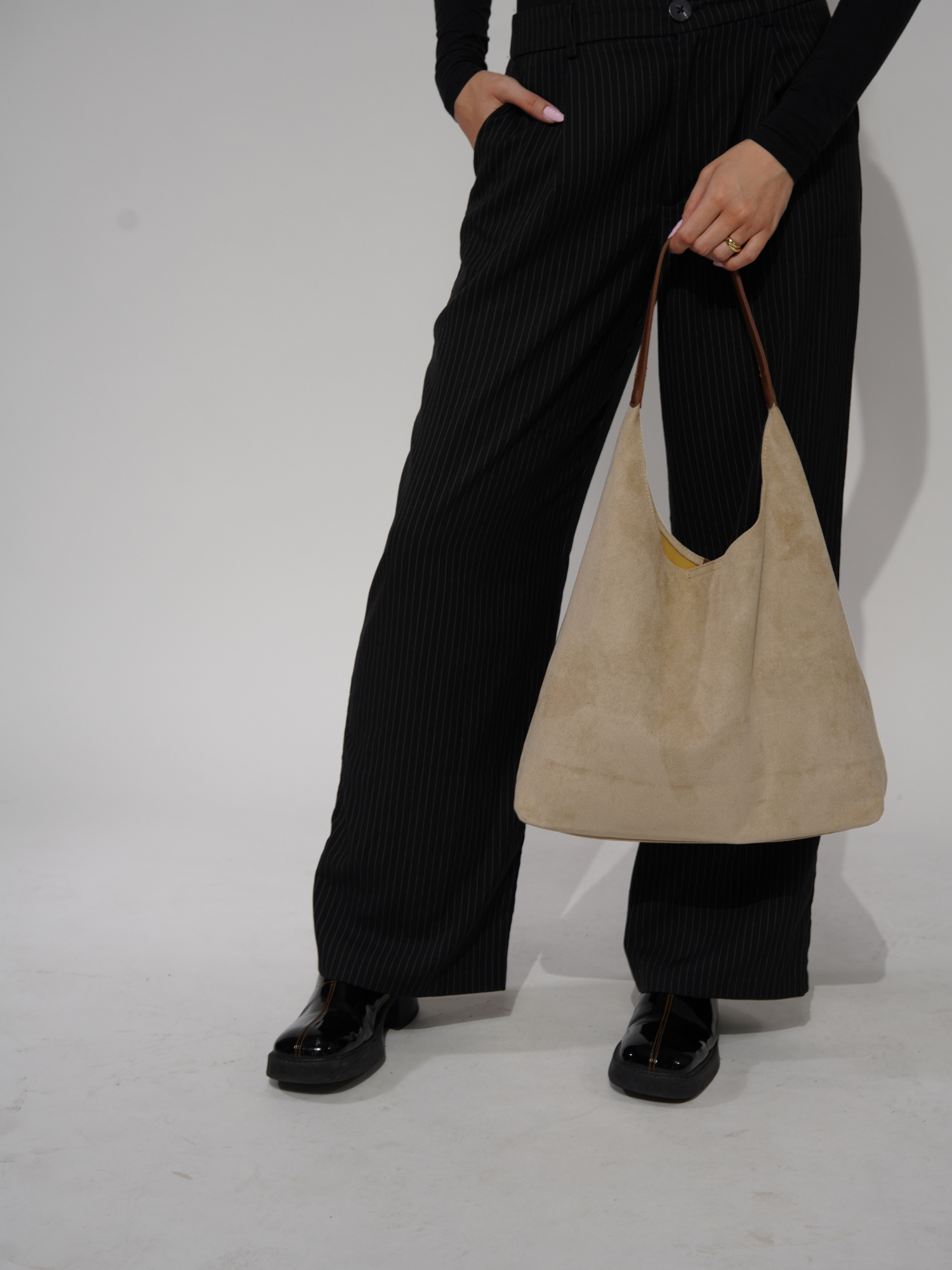 Timeless Leather Tote for Everyday Essentials