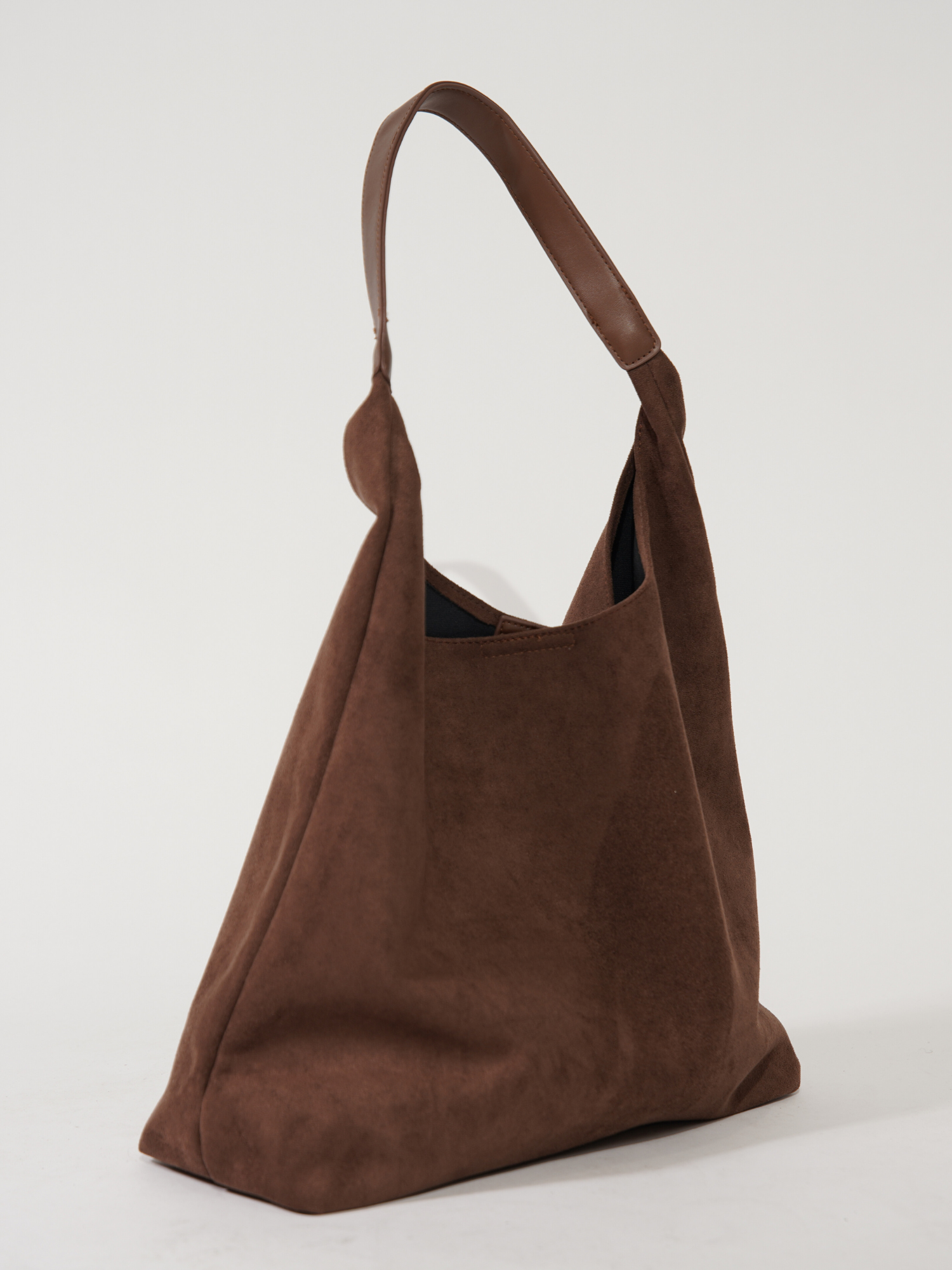 Timeless Leather Tote for Everyday Essentials