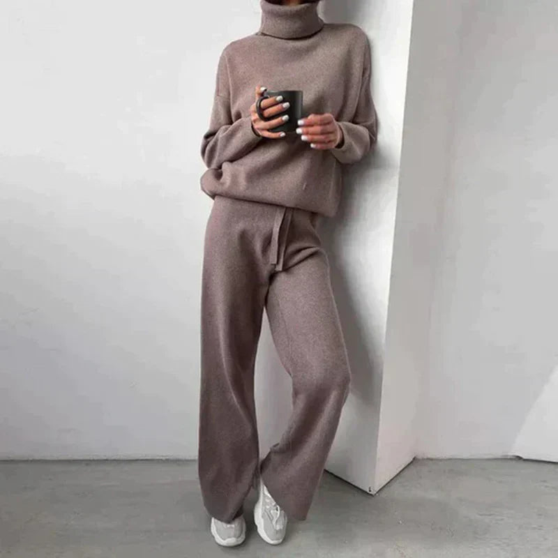 Paula - Chic and Comfortable Relaxed Outfit Ensemble